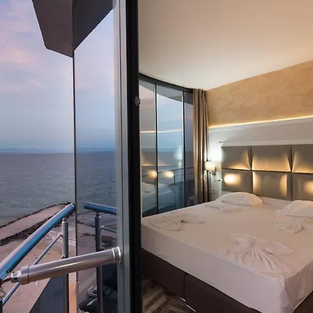 S B Sea View Rooms